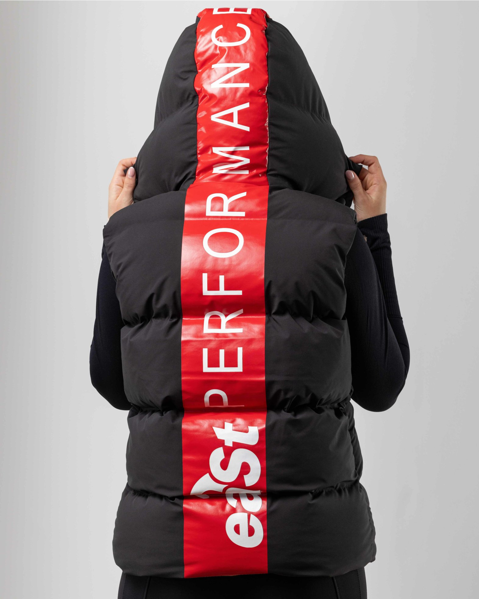 eaSt Performance Puffy Vest - black / red
